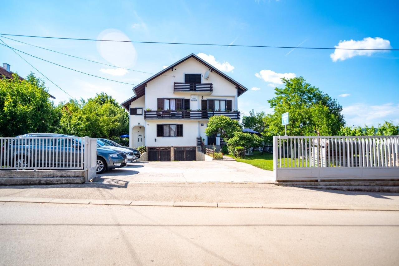 Apartments Fuma Otočac Екстериор снимка