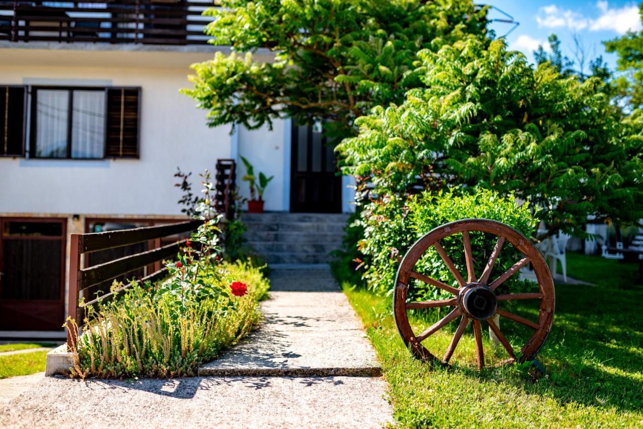 Apartments Fuma Otočac Екстериор снимка